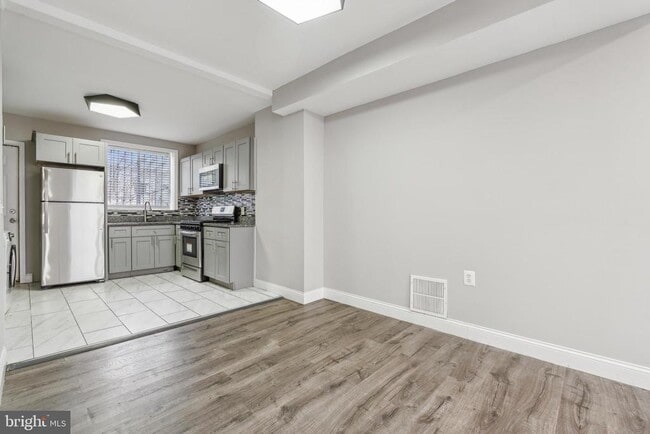 Building Photo - 450 Furrow St