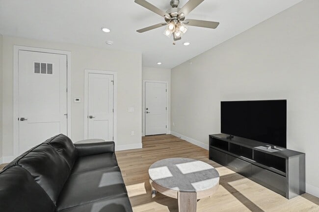 Interior Photo - 512 W Clark St.