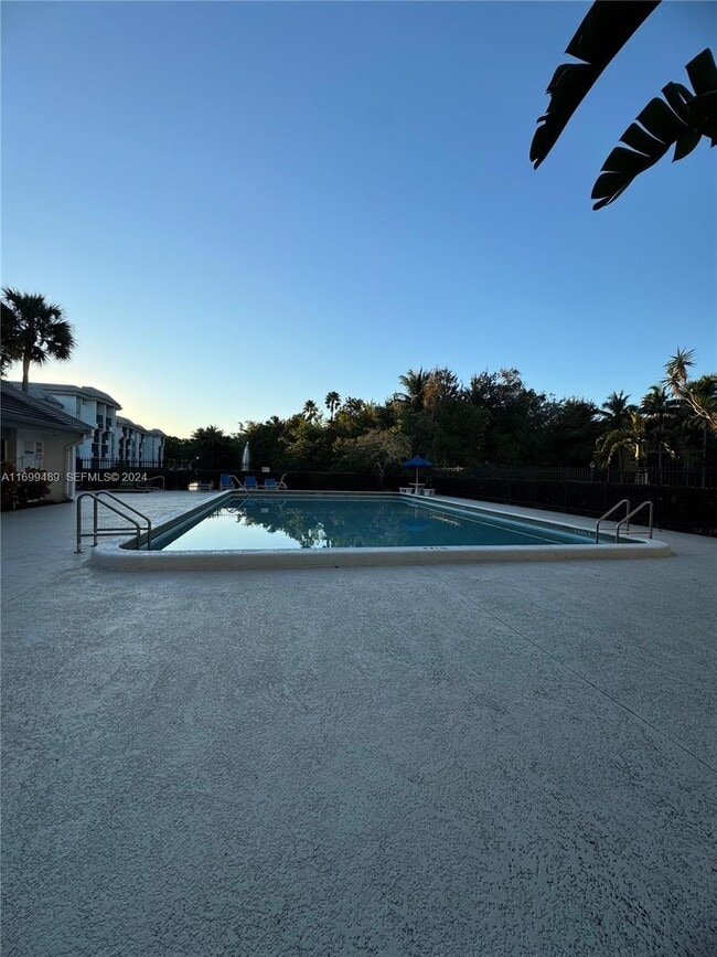 Foto del edificio - 721 N Pine Island Rd