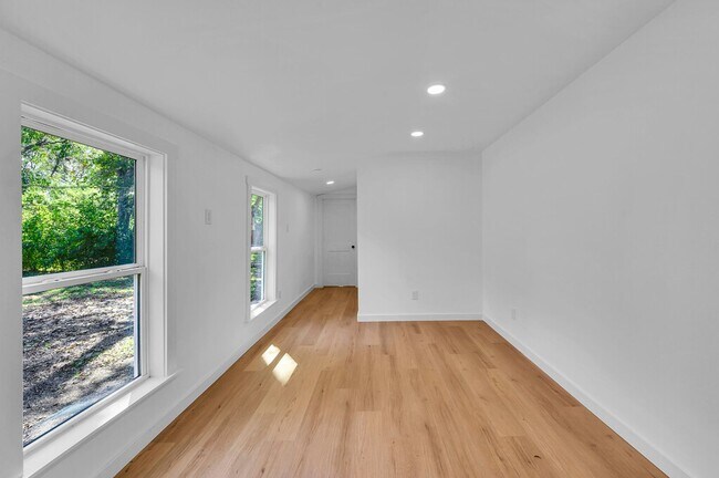 Building Photo - 3904 Speight Ave