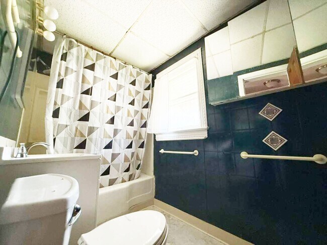 Foto del edificio - 3 BED 1 BATH SINGLE FAMILY HOME