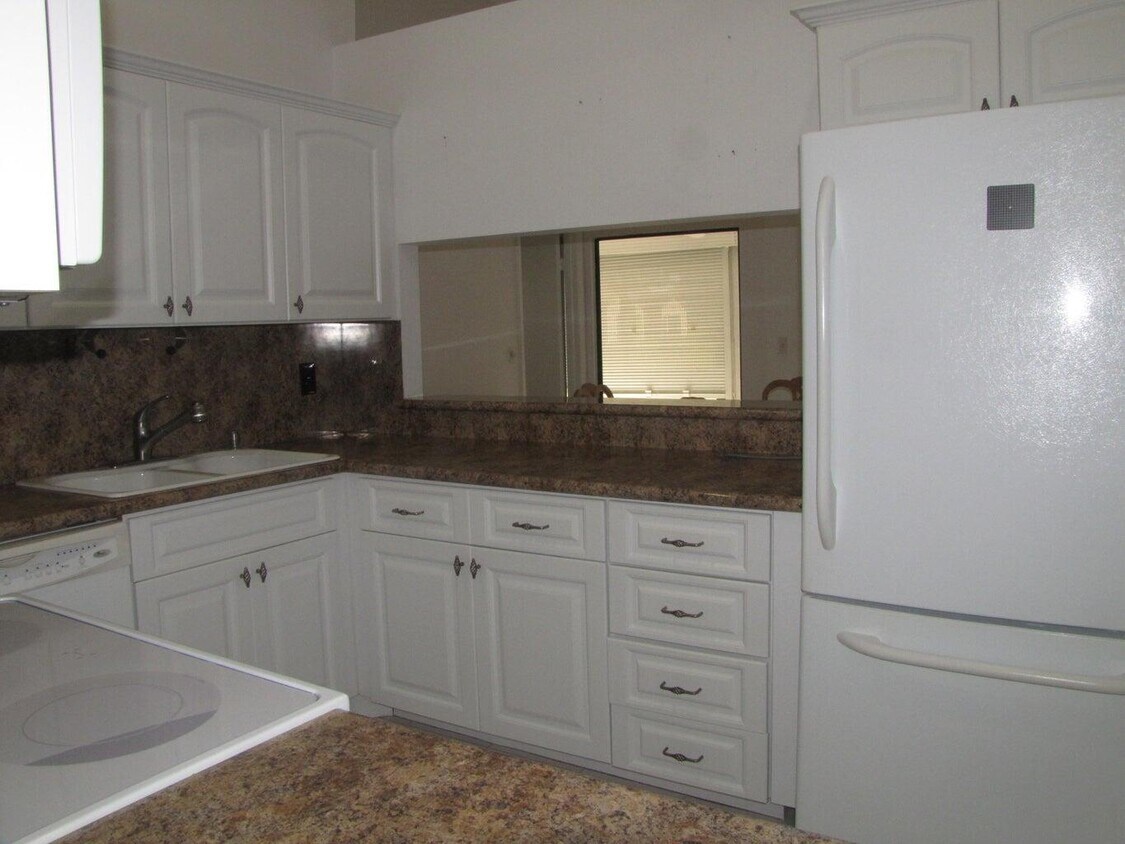 Foto del edificio - 5890 Parkwalk Cir W