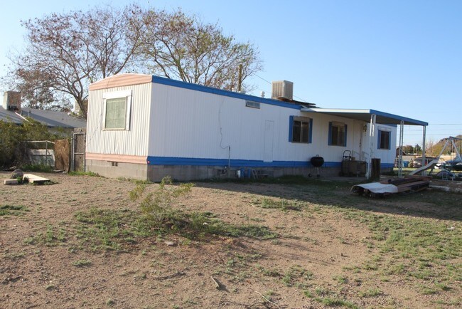 Building Photo - 1325 W Cochise Dr