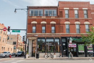 Building Photo - 1501 W Fullerton Ave