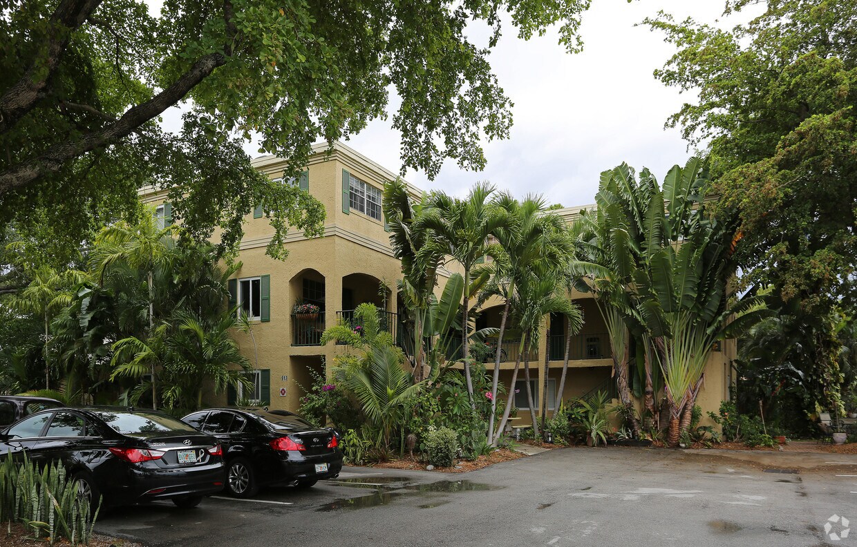 Wilton Gardens Apartments in Fort Lauderdale, FL