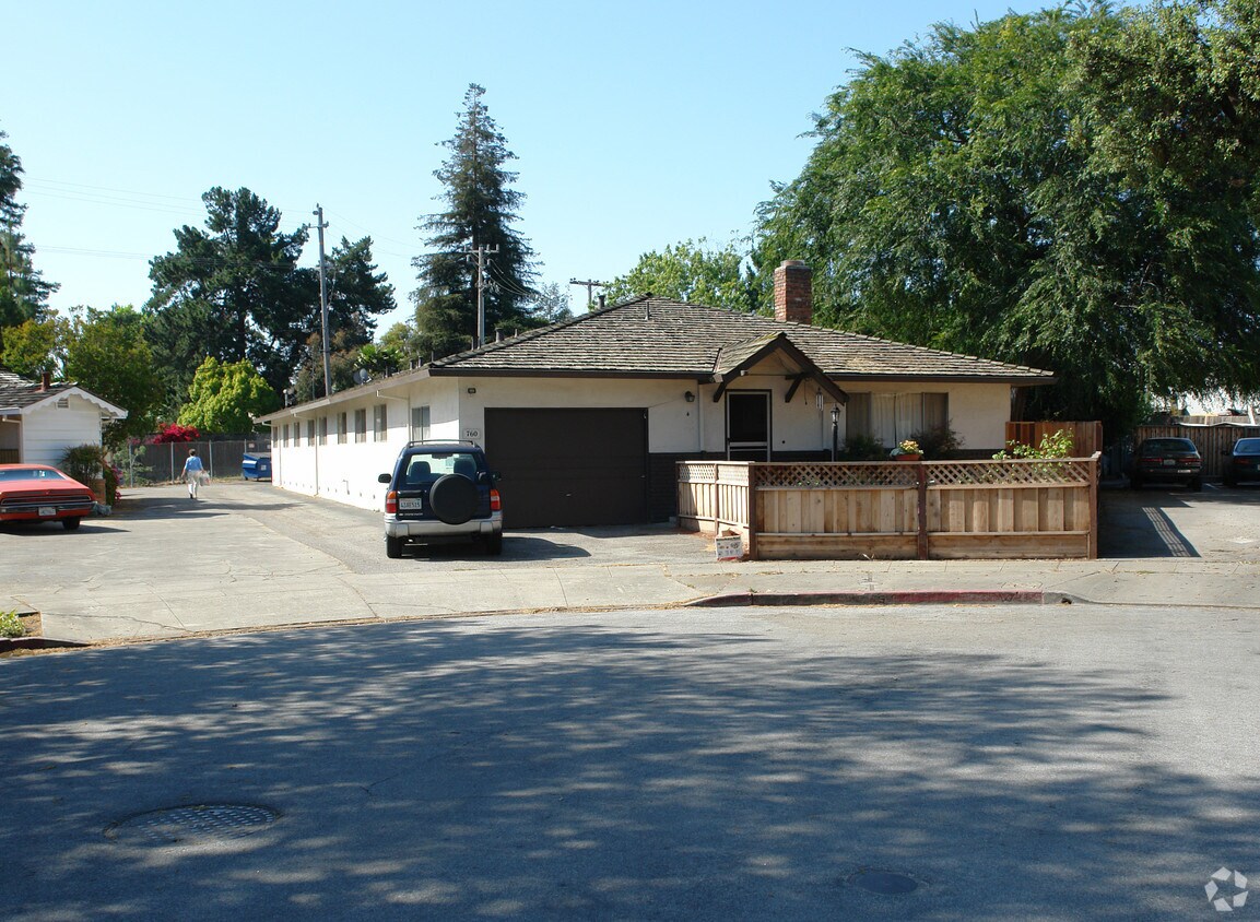 Building Photo - 760 Golden Oak Dr