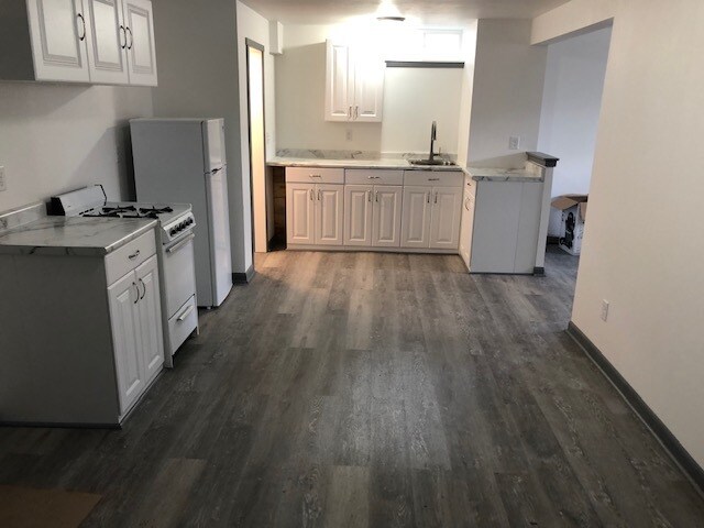 Large Kitchen/Dining - 1311 W 1st St