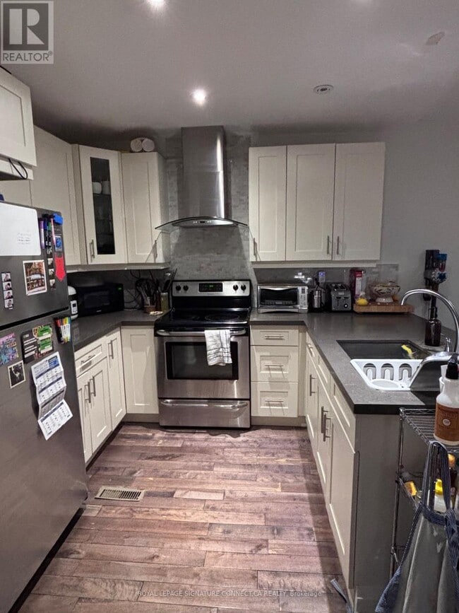 Building Photo - 3 Rolyat St