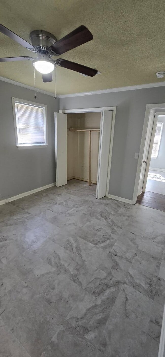 Building Photo - 2235 Poinsettia Cir