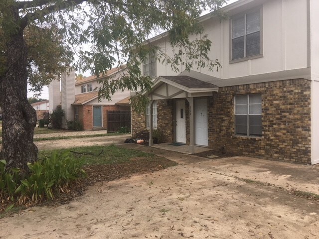 Foto del edificio - Beautiful 2 Bedroom Duplex in Arlington