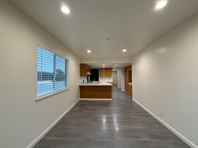 Building Photo - 745 Cedar Dr