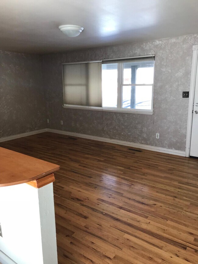 Building Photo - 2413 Tamarac Dr