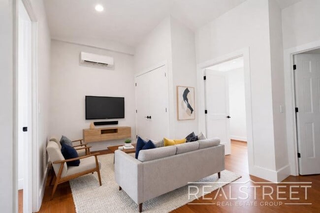 Building Photo - Spacious 2-Bedroom Apartment in the Heart of Bedford-Stuyvesant