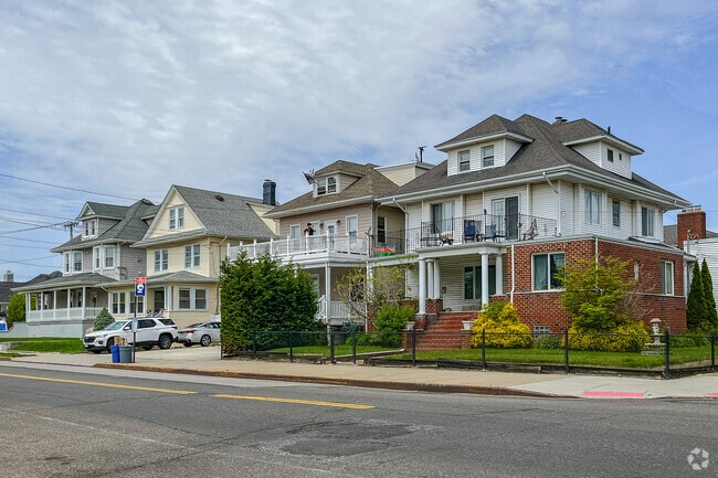 Well manicured lawns are very common in Rockaway Park.