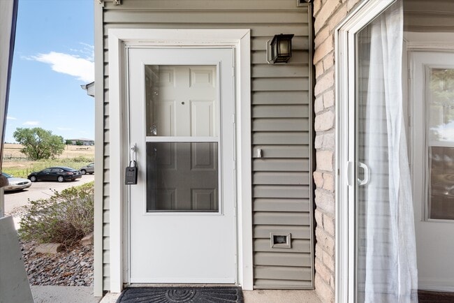 Building Photo - 905 S Zeno Way