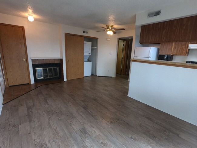 Foto del edificio - Ground floor condo, feels like home!