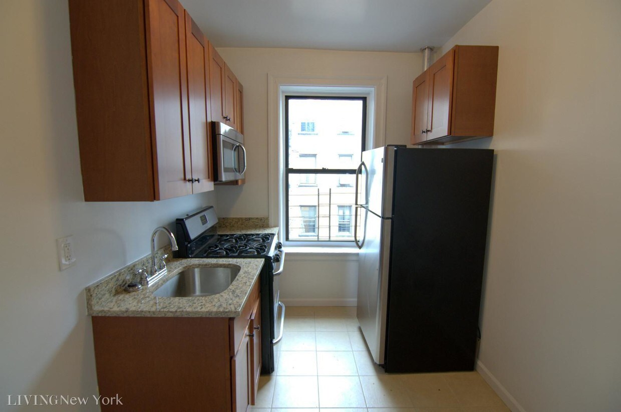 Building Photo - 3805 Crescent St