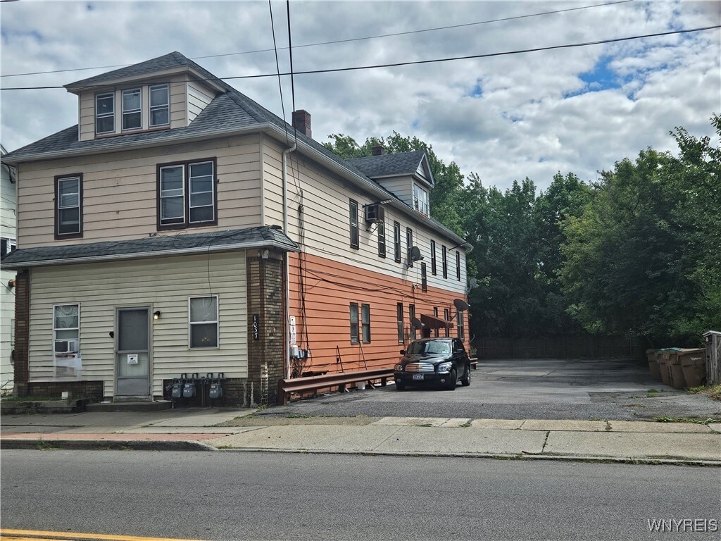 Primary Photo - 1037 Walden Ave