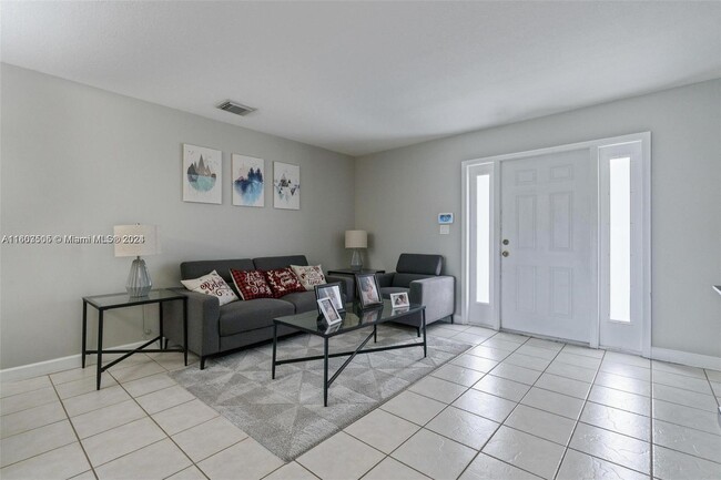 Building Photo - 3103 SW 150th Ct