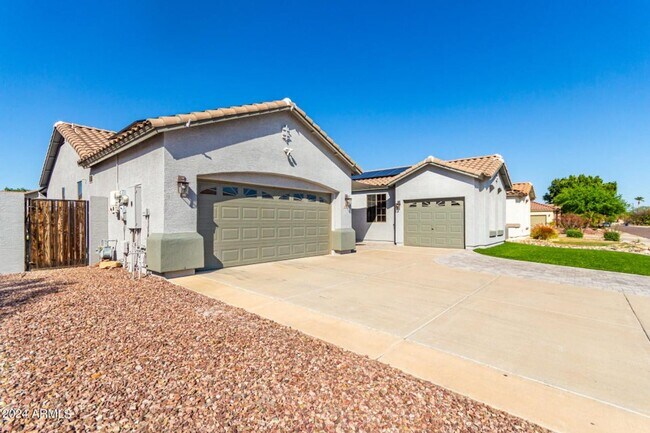 Building Photo - Beautiful 3 bedroom home in Litchfield Park!