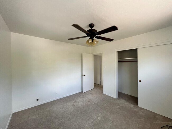 Building Photo - 405.5 Botts St