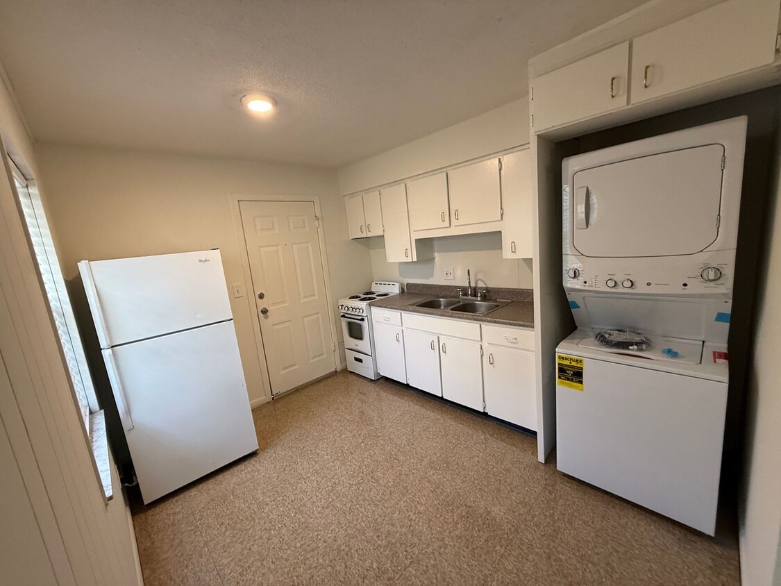 Foto principal - 609 N Stella Ave