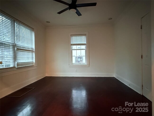 Building Photo - 424 Woodvale Pl