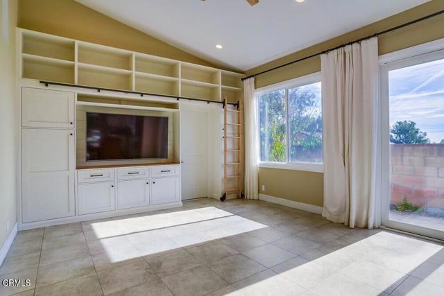 Building Photo - 1085 Leonard Ave