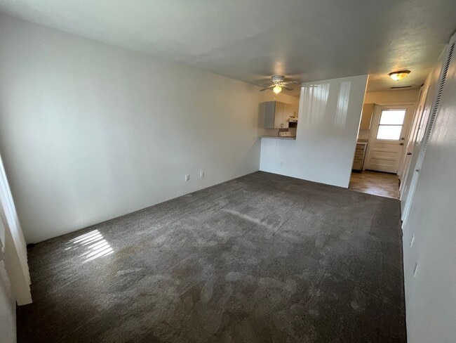 Building Photo - 332Bx