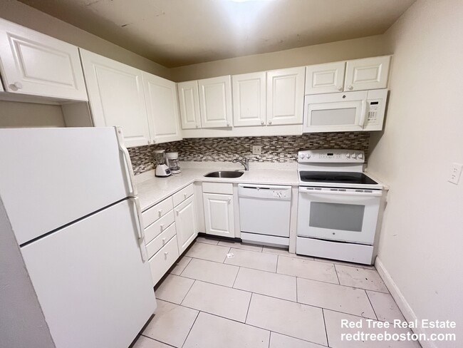 Building Photo - 101 Monmouth St