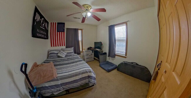 Building Photo - 3D Tour Available - Washer & Dryer Included + Fenced-in Yard! Available January 6th!