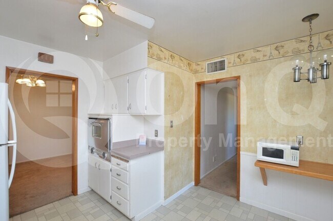 Building Photo - 6726 E Cypress St