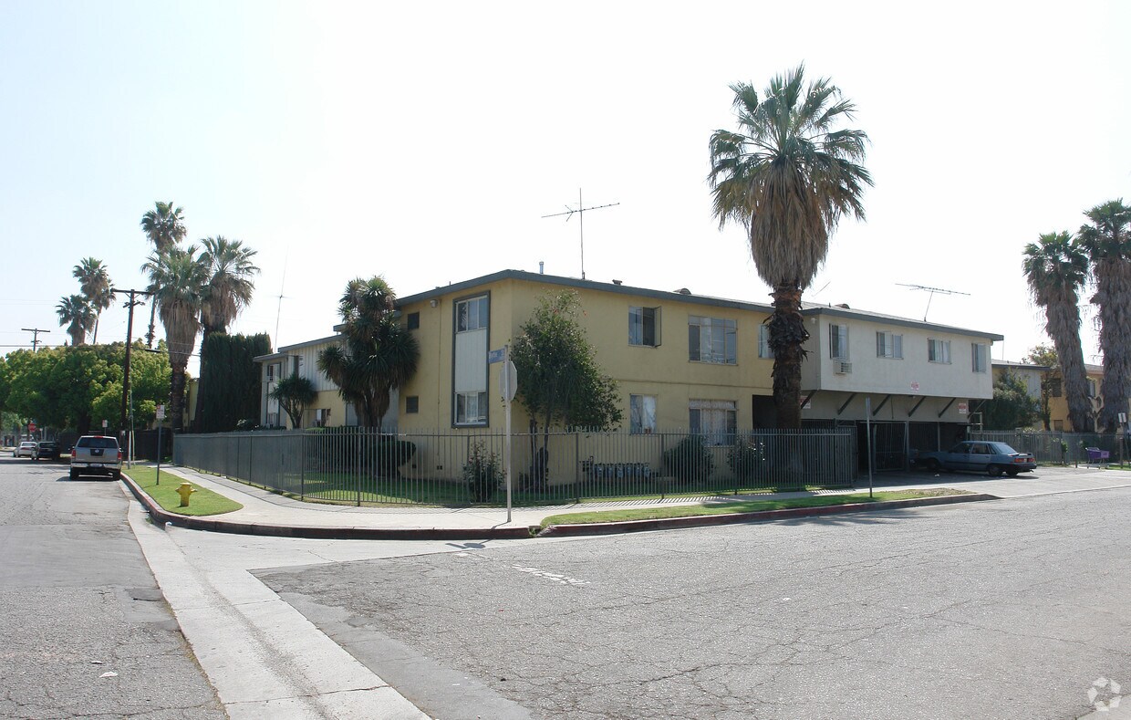 Primary Photo - 14820 Blythe St