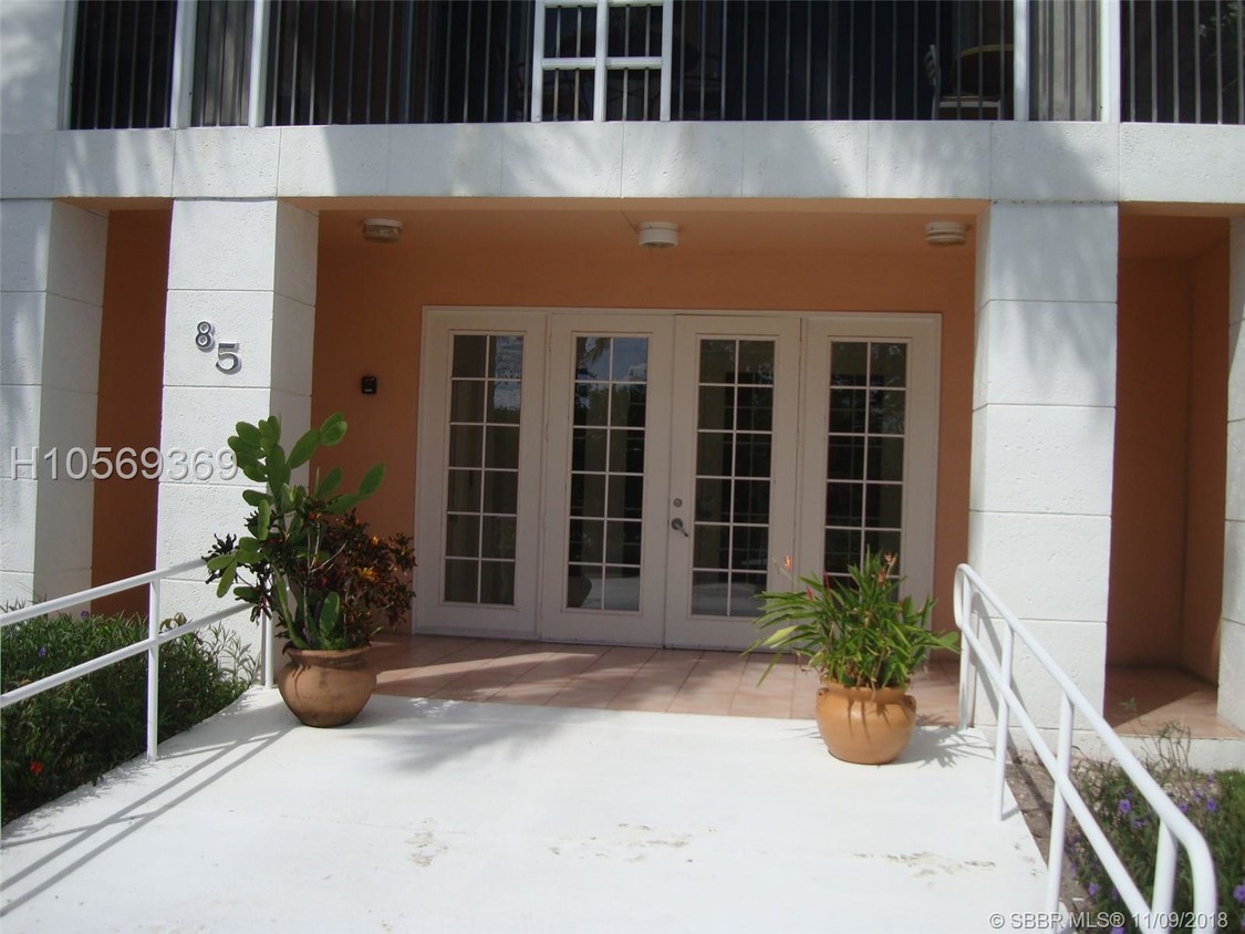 Primary Photo - 85 Gulfstream Rd