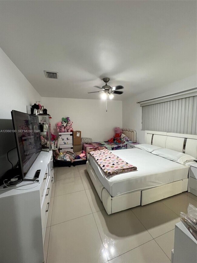 Foto del edificio - 467 E 13th St