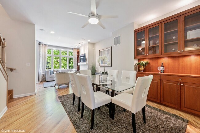 Foto del edificio - 321 E 17th St