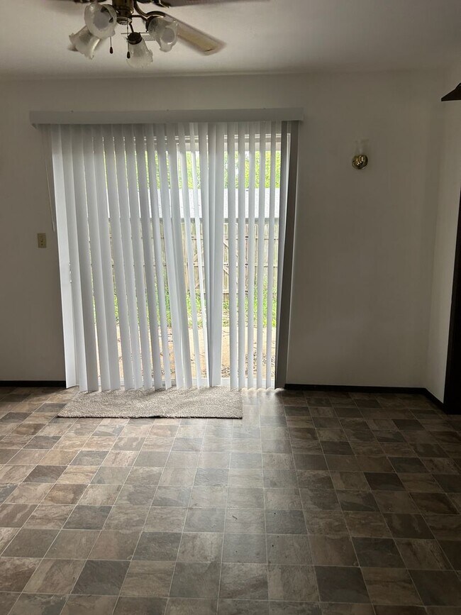 Foto del edificio - 935 Fair Oaks Dr