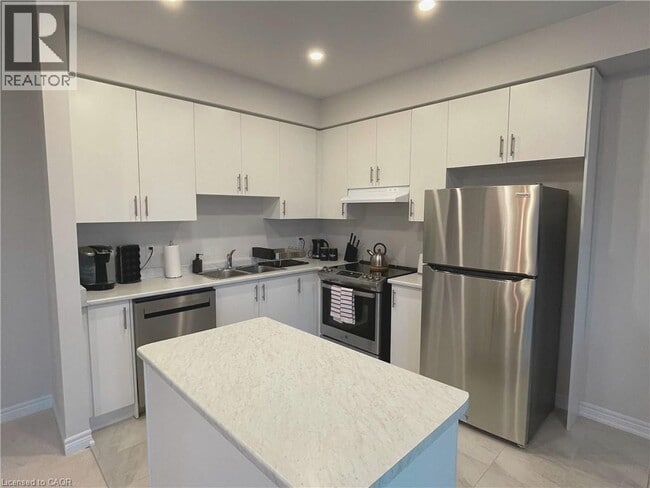 Building Photo - 2 Mockingbird Ln