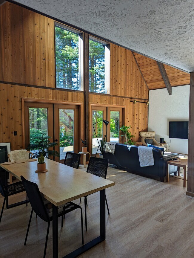 Foto del edificio - 16520 Glacier Hwy