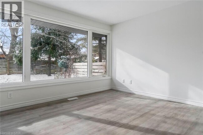 Building Photo - 270 Montmorency Dr