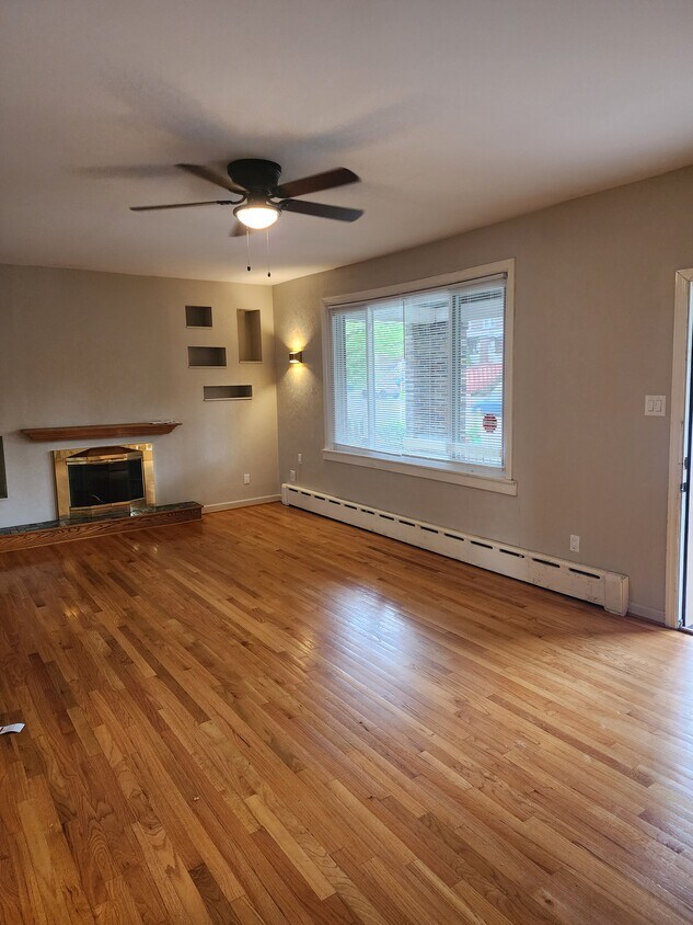 Primary Photo - 5505 Beacon St