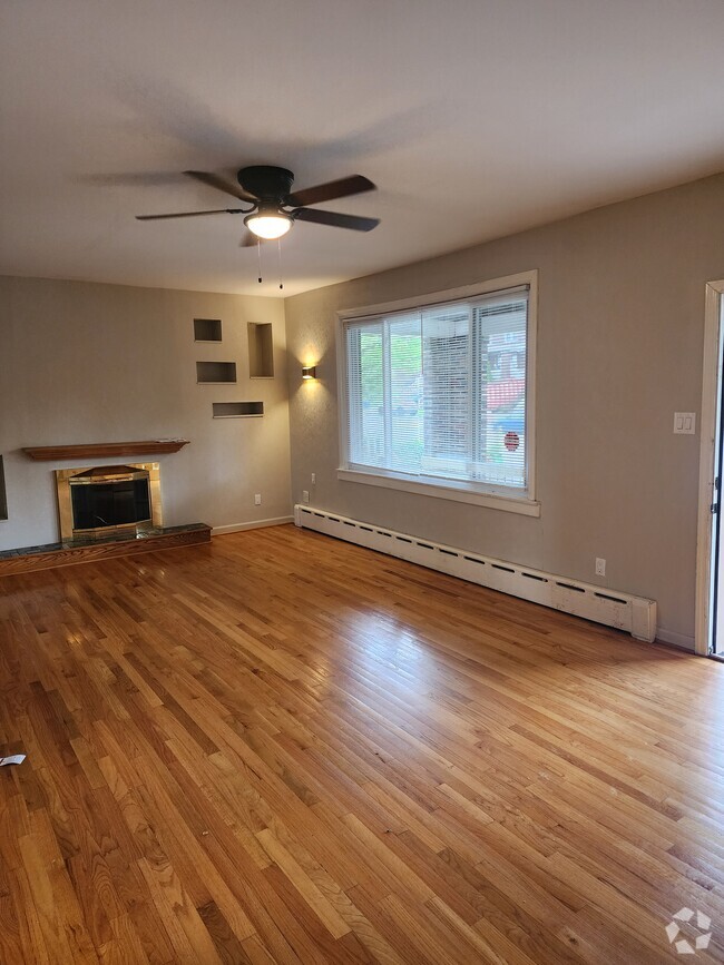 Building Photo - 5505 Beacon St