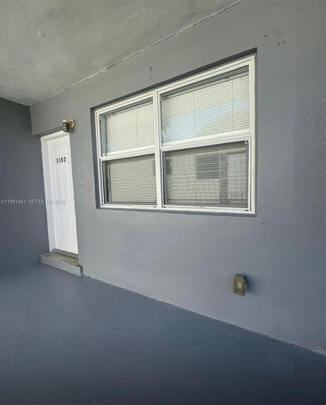 Foto del edificio - 1182 NW 65th St