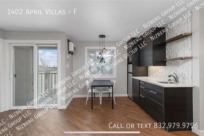 Building Photo - 1402 April Villas