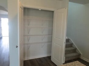 Building Photo - 11 Chalet Ct