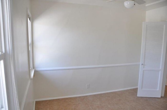 Building Photo - 2 bedroom in Beverly Hills CA 90211