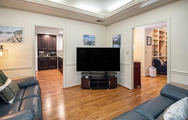 Building Photo - Historic building 2bedr 2bath Gorgeous home