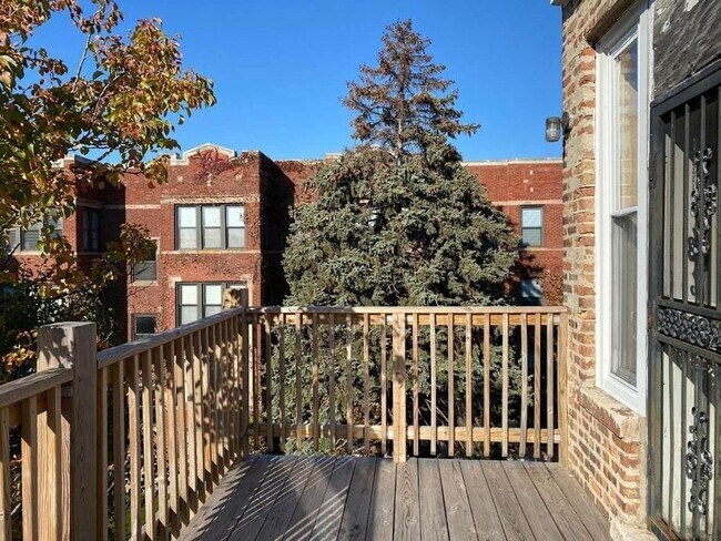 Foto del edificio - 4852 S Indiana Ave