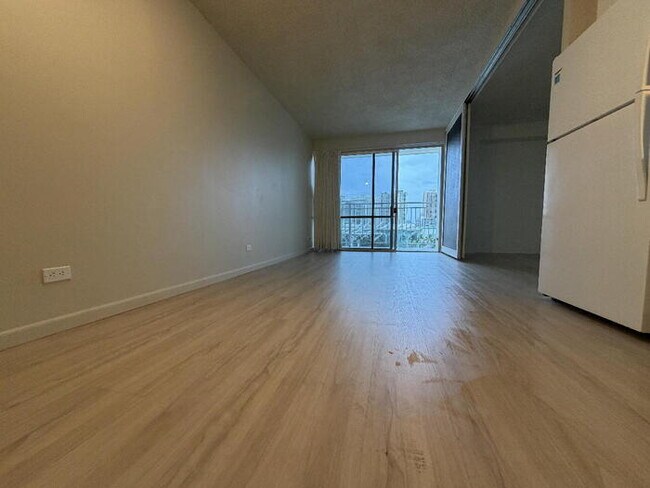 Foto del edificio - To register for the showing time below, note the 4 digit code: 4251 and click "APPLY NOW."(mobile...
