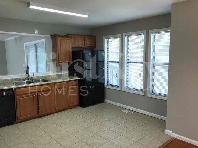Building Photo - 4671 Kings Crossing Dr NE